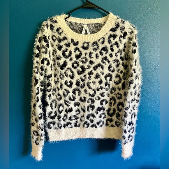Mudd NWT Fuzzy Leopard Pullover Sweater - XS - Picture 2 of 4